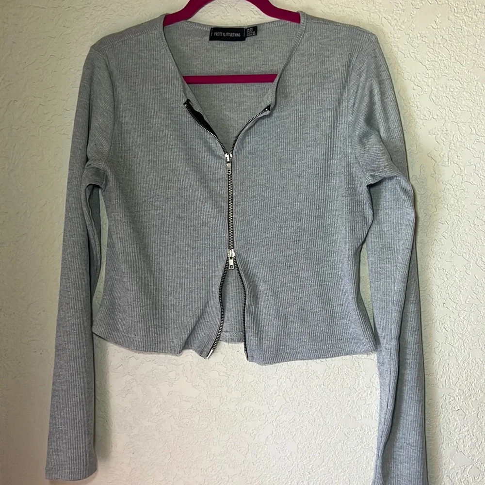 PrettyLittleThing Ribbed Top - Picture 2 of 4